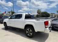 2017 Toyota Tacoma TRD 103,419 millas