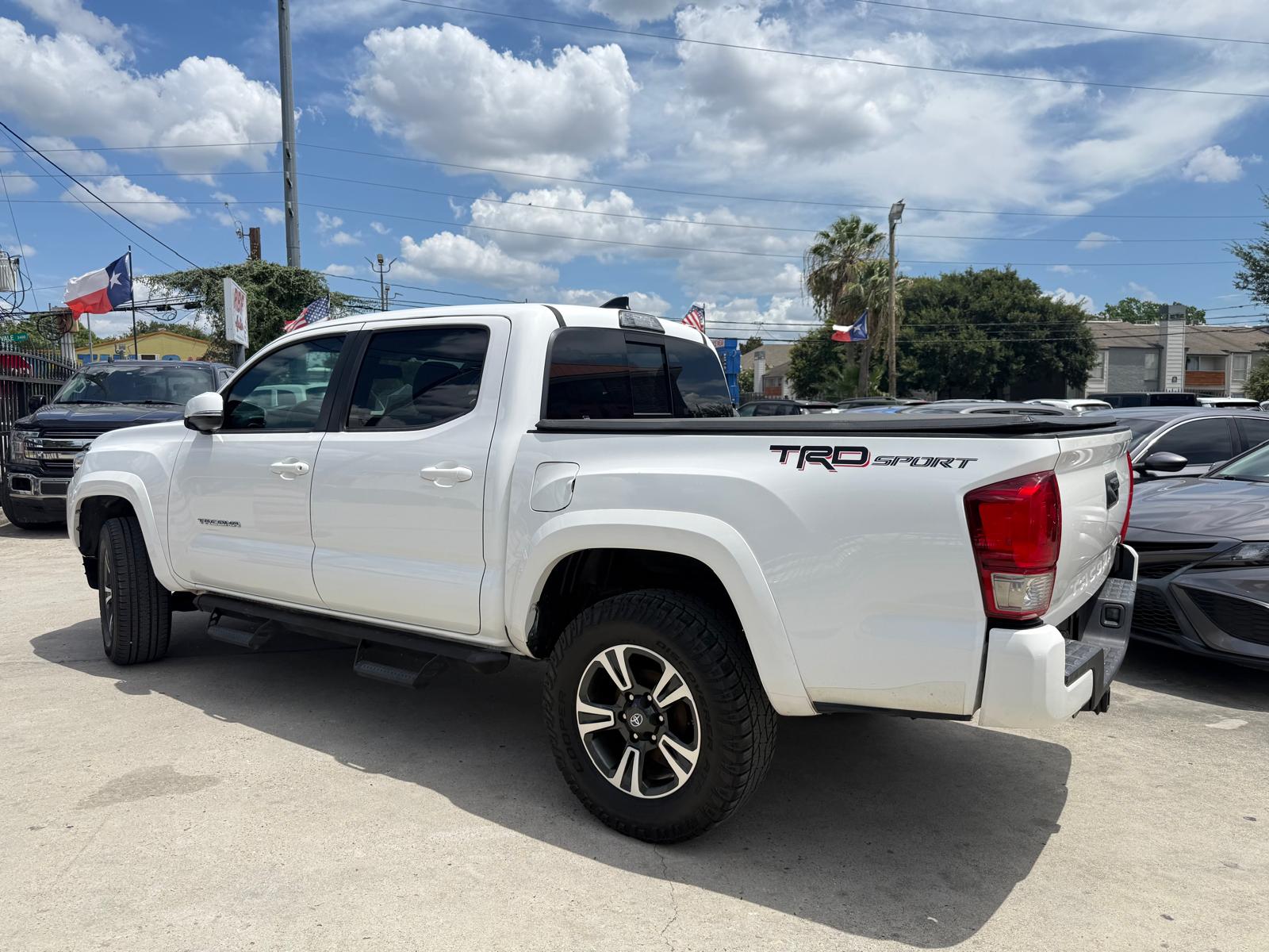 2017 Toyota Tacoma TRD 103,419 millas