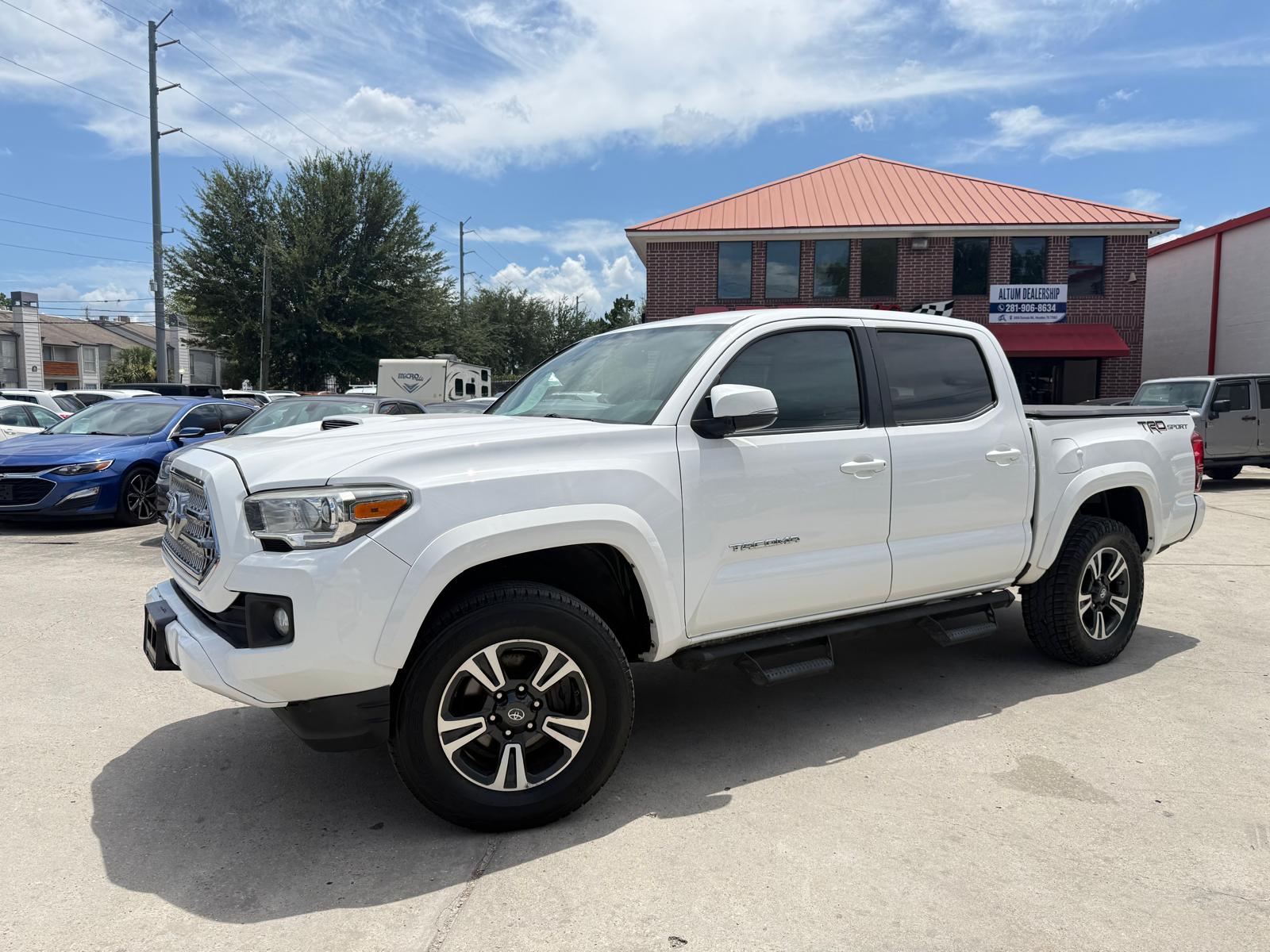 2017 Toyota Tacoma TRD 103,419 millas