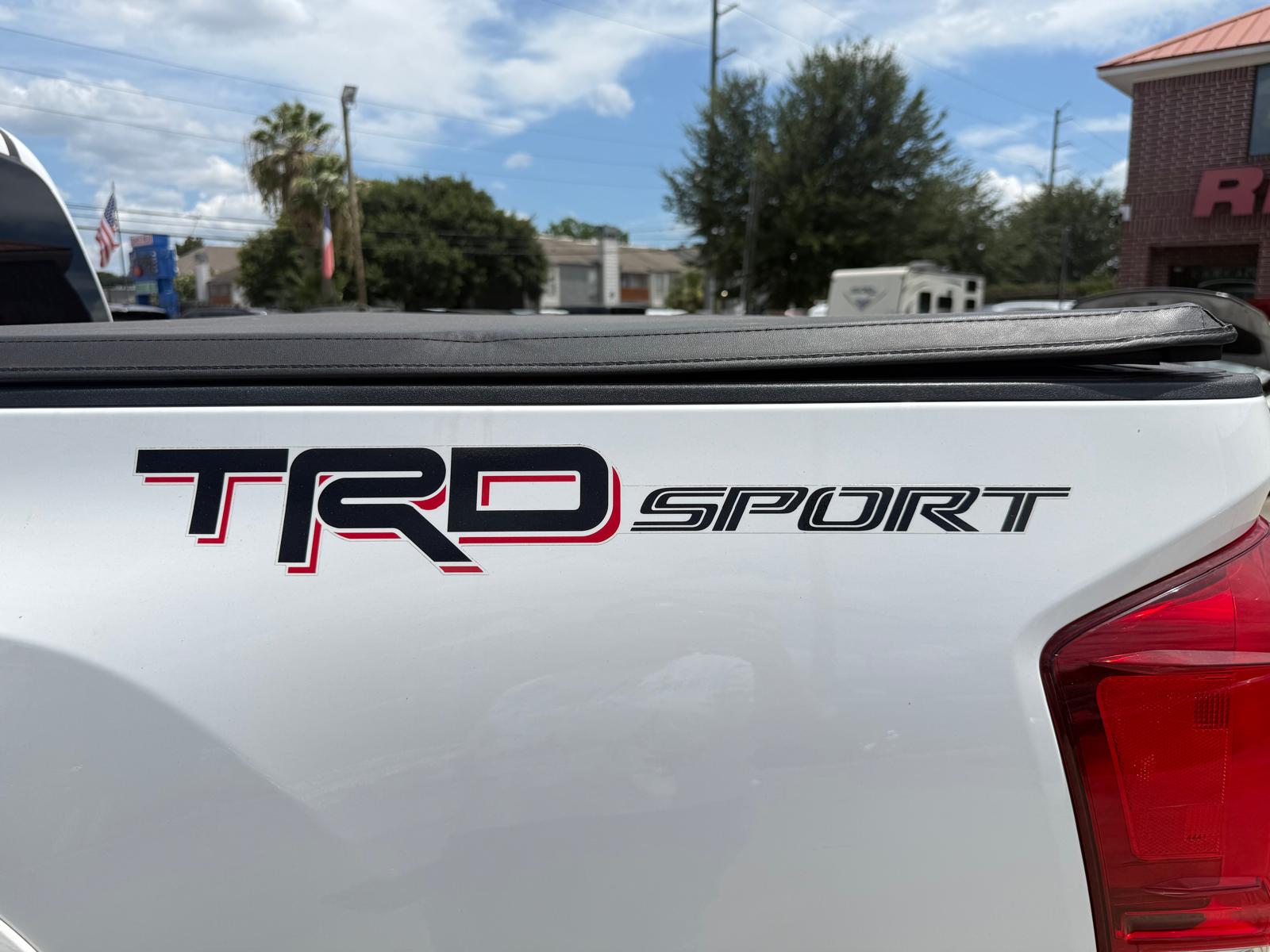 2017 Toyota Tacoma TRD 103,419 millas