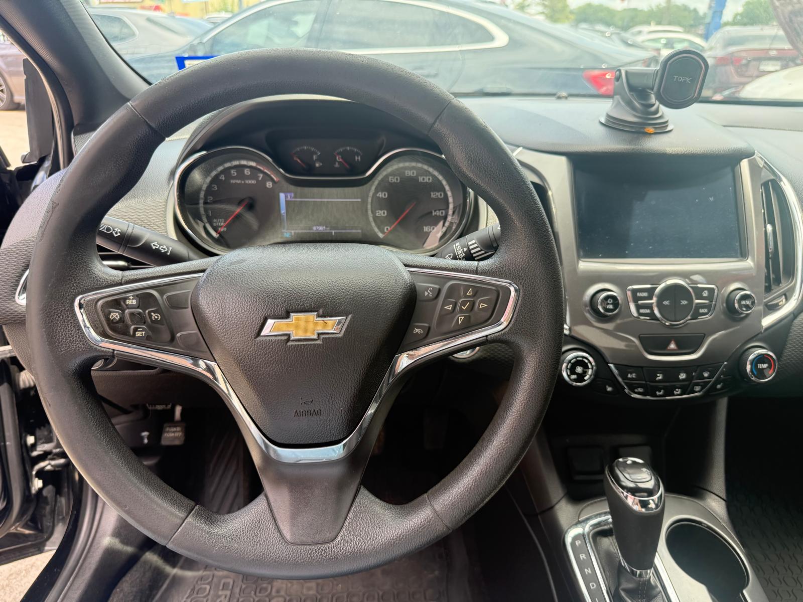 2017 Chevrolet Cruze 87,981 millas